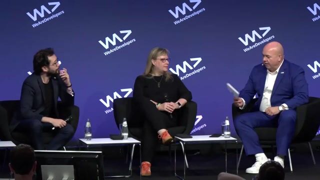 Empowering retail employees with real-time AI assistance