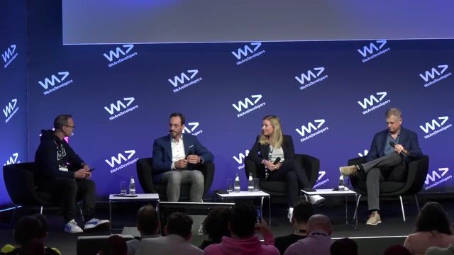 AI in Leadership: How Technology is Reshaping Executive Roles thumbnail